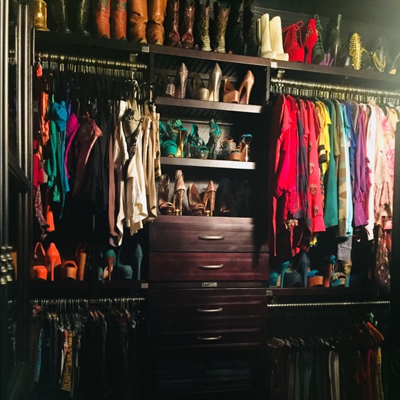 + WELCOME TO MY CLOSET! + - Picture 1 of 2